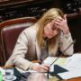 Copertina di Meloni a ministri e leader in cdm: “Se alla Camera andiamo sotto sulla legge elettorale, conseguenze inevitabili”