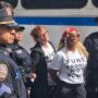 Copertina di Arrestata l’attrice Susan Sarandon: protestava contro la presenza di Benjamin Netanyahu all'assemblea Onu