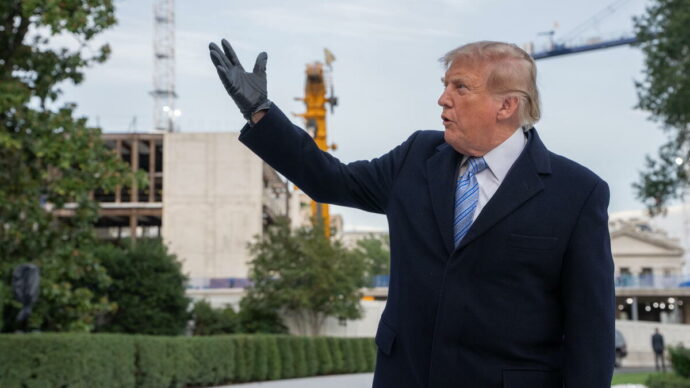 Giudice Usa ordina a Donald Trump la revoca del divieto d’accesso alla Casa Bianca per Cnn, Msnbc e Politico