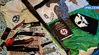 Copertina di “Proponevano attacchi a moschee, sinagoghe e scuole al grido di ‘sgozziamo i meticci'”: perquisiti 14 minori