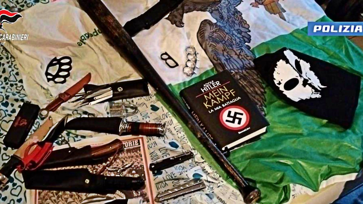 esaltavano hitler proponevano attentati e tecniche per costruire bombe perquisiti 14 minori da Ilfattoquotidiano.it esaltavano hitler proponevano attentati e tecniche per costruire bombe perquisiti 14 minori