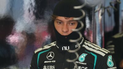 Copertina di F1, disastro Antonelli a Baku: va a muro in Q1, qualifiche già finite. Il team lo richiama ai box, lui insiste: “Perché non possiamo sistemarla?”