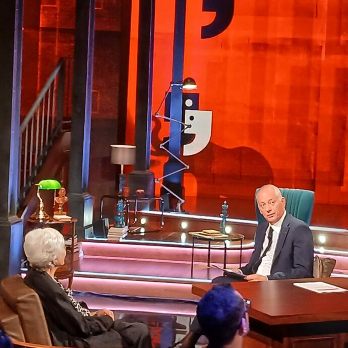 Carlo Freccero e Dacia Maraini ospiti a “L’Elefante” con Peter Gomez. Connessioni e nuove chiavi di lettura per comprendere la complessità del presente