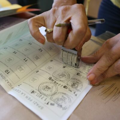 Copertina di Arriva la tessera elettorale digitale, l’annuncio di Zangrillo: “Alle prossime elezioni basterà portare lo smartphone”