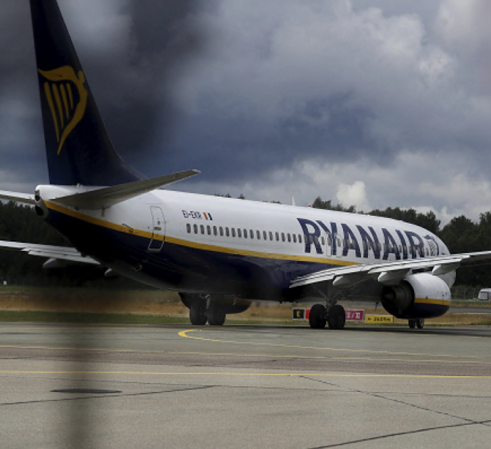 “Nel serbatoio c’era carburante solo per altri 3 minuti di volo, poi si sarebbero spenti i motori. E’ un incidente grave, ecco come è stato possibile”: il report d’indagine sul volo Ryanair Pisa-Prestwick