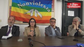 Copertina di Un nuovo dipartimento della Difesa non armata, depositate 57mila firme per una legge popolare: “Ora il Parlamento decida da che parte stare”