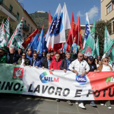 Copertina di Stellantis ferma ancora Cassino: stop per tutta la settimana. “Con Jac e Huawei rischio fabbrica-cacciavite”