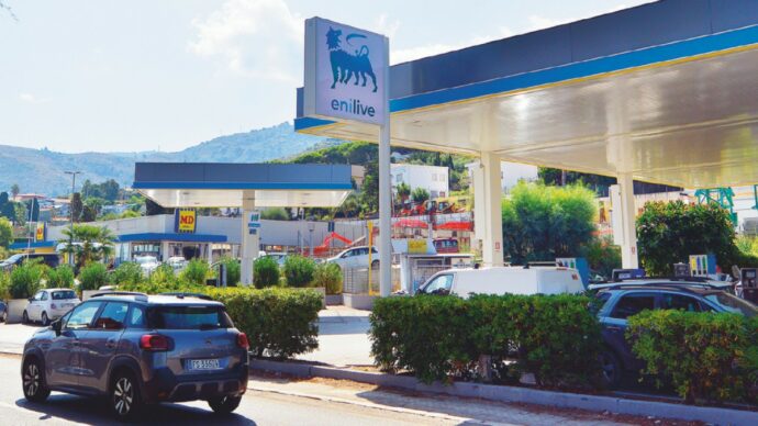 L’Eni fa lo sconto a Meloni: addio tassa sugli extra-utili