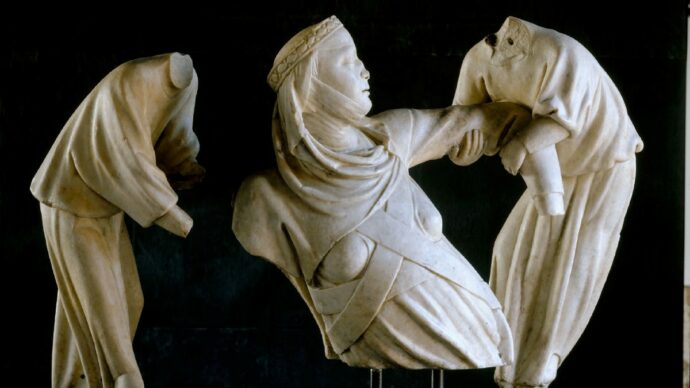 “Broken”: come sono chic le sculture fatte a pezzi, decapitate o distrutte dal mare