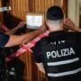 Copertina di “Mio figlio ha fatto del male a qualcuno”, cadavere fatto a pezzi trovato nell’appartamento di una professoressa a Torino