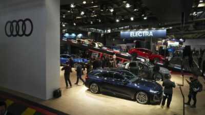 Copertina di Mondial Parigi 2026: tutti tornano (tranne Bmw) per sfidare i cinesi