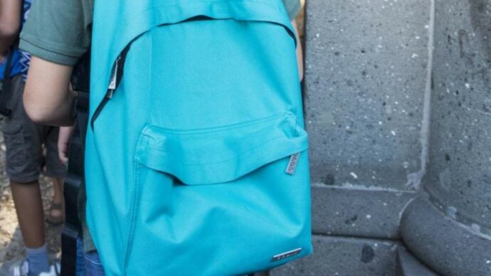 Bimbo di 6 anni a scuola con un coltello nello zaino. Forse spinto da un compagno dopo una lite