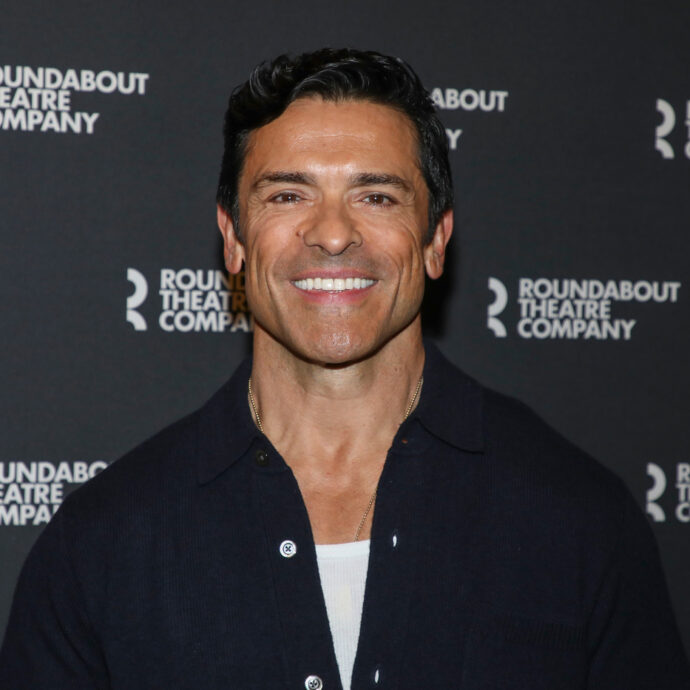 “Questo intervento chirurgico è come un cesareo per il mio alluce”: Mark Consuelos si opera d’urgenza dopo un anno di rinvii e sbotta in diretta