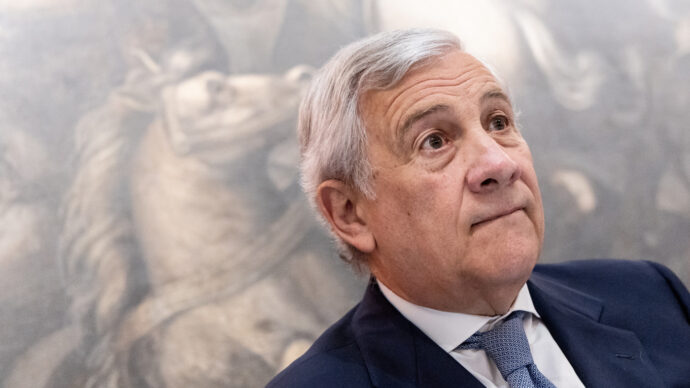 Tajani parla di sicurezza e mette da parte il garantismo: “I giudici devono colpirne uno per educarne cento”. E fa arrabbiare magistrati e avvocati: “È contrario a Stato di diritto”