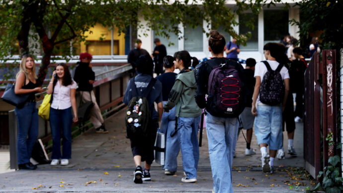 Corsi di italiano, la rete di associazioni che aiuta le scuole: “Abbiamo tantissime iscrizioni. Servono più risorse e stabili”