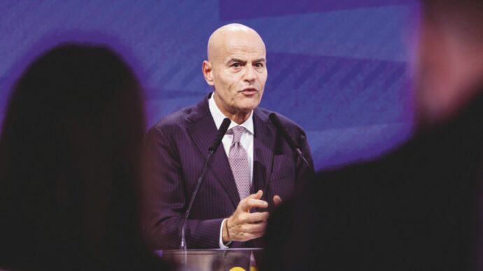 Il grande show del “prezzo calmierato”: non intaccherà i super profitti dell’Eni