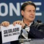 Copertina di Conte incontra i giovani e arruola veterani per le primarie. La destra del Pd: “Intoccabili le armi a Kiev”