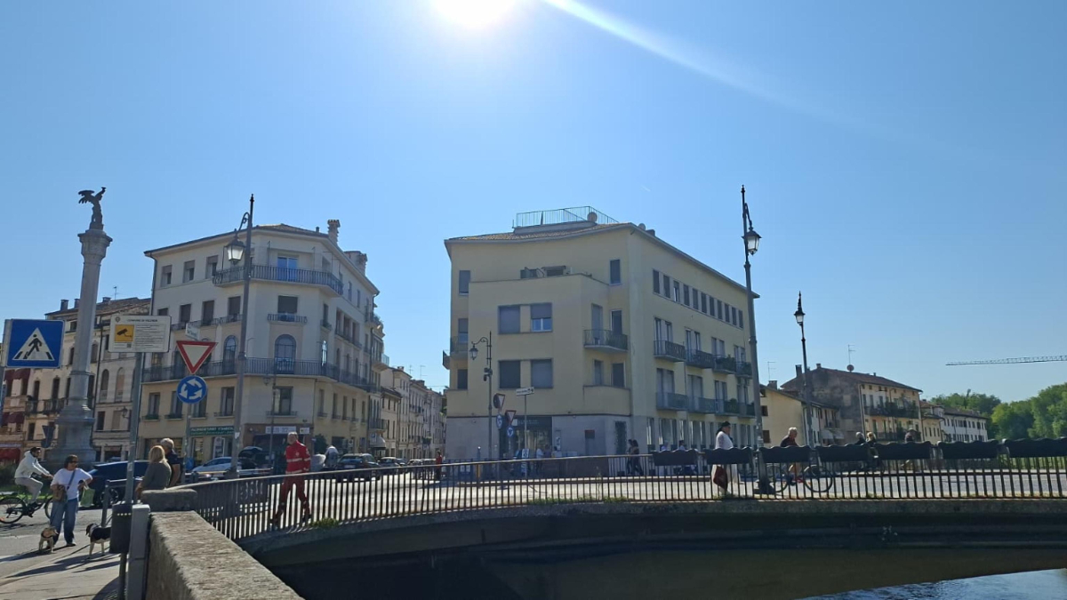 minorenne sequestrato dopo una serata in pizzeria ritrovato a vicenza grazie al cellulare due arresti da Ilfattoquotidiano.it minorenne sequestrato dopo una serata in pizzeria ritrovato a vicenza grazie al cellulare due arresti