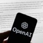 Copertina di OpenAI sospende l’addestramento dei modelli di intelligenza artificiale. Axios: “Decine di migliaia di incidenti con agenti ribelli”