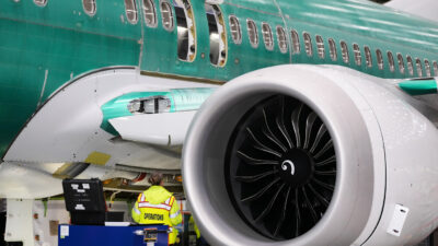 Copertina di Nuovo incubo per il Boeing 737 Max: bug nel software mette a rischio l’atterraggio automatico. E le compagnie aeree già si ribellano