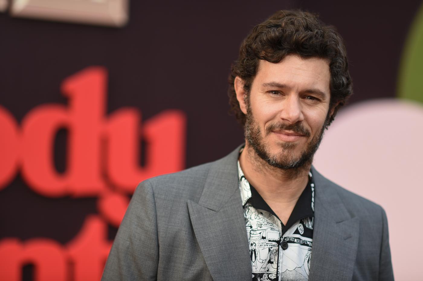 “Quello che è successo a Gaza è un genocidio, voglio una Palestina libera. È terribile ci sia stata così tanta morte e miseria”: Adam Brody si schiera