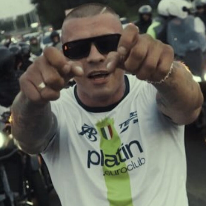 351 Bratan espulso e rimpatriato in Moldavia. Il trapper ha bloccato la Milano-Meda per un videoclip musicale