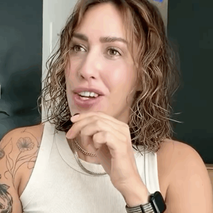 Lascia il marito perché scopre di essere lesbica, ma continuano a vivere insieme e ora cresce il figlio con lei e la nuova compagna: la storia (vera) della famiglia più allargata di sempre
