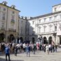 Copertina di Il ritorno dei Sì Tav. Dalla piazza dei quarantamila al presidio dei duecento. Il presidente Cirio minimizza: “Basta anche solo una persona” | Video
