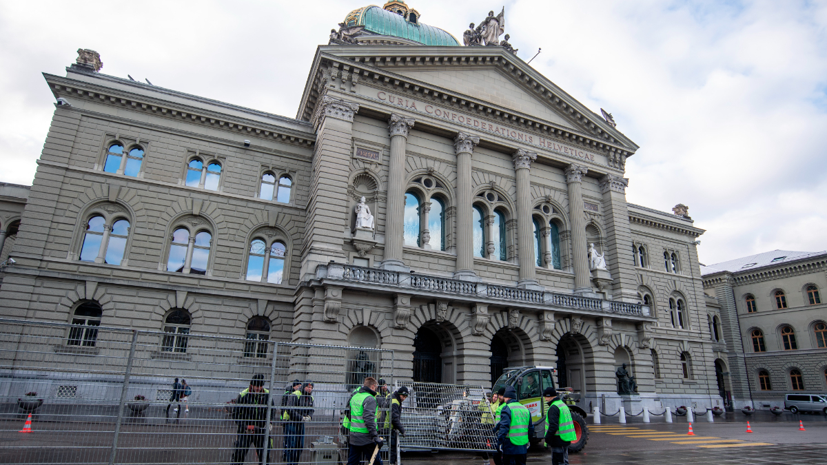 referendum la svizzera al voto per rafforzare la neutralit224 nella costituzione da Ilfattoquotidiano.it referendum la svizzera al voto per rafforzare la neutralit224 nella costituzione
