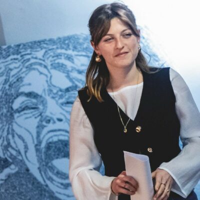 Copertina di Ritorna Virginia Libero: “Nessuno imbracci armi per la pace”