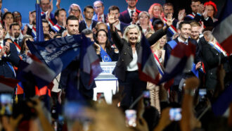 Francia, nuova vittoria di Le Pen alle elezioni per il Senato. Anche i dipendenti pubblici contro il governo: attese 160 manifestazioni