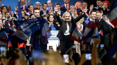 Copertina di Francia, nuova vittoria di Le Pen alle elezioni per il Senato. Anche i dipendenti pubblici contro il governo: attese 160 manifestazioni