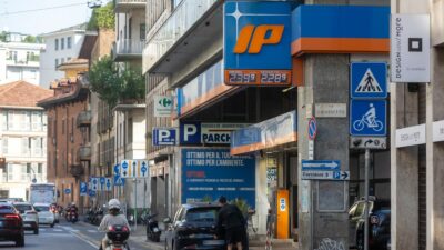 Copertina di Carburanti, anche Ip inizia ad applicare il tetto ai prezzi. Ma ancora non aderiscono tutti i distributori