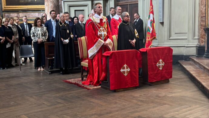 I titoli di Casa Savoia e il cavalierato che scotta. Dal Principe Emanuele Filiberto al deputato Fdi, ora nessuno li rivendica