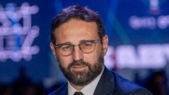 Copertina di Confindustria ha deciso: Giuseppe De Bellis direttore del Sole dal 7 dicembre. A Tamburini la direzione editoriale