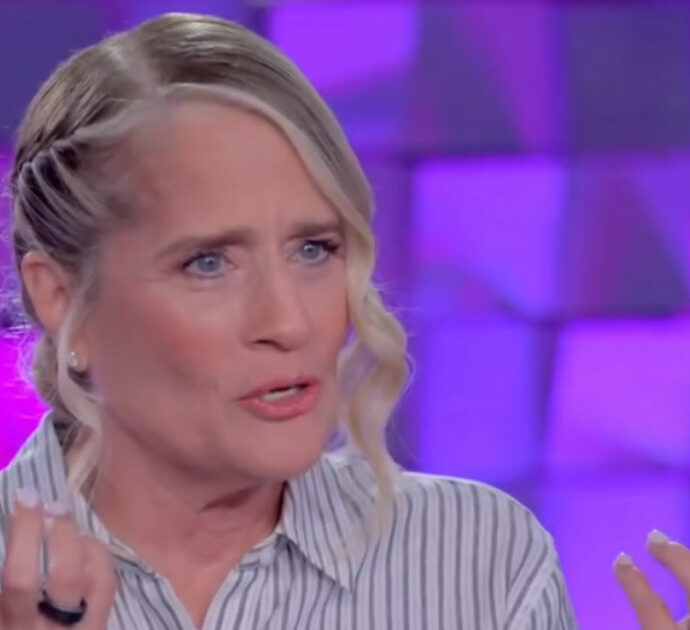 “Non vedo mia figlia Jacqueline da 13 anni. Ho detto bugie per difenderla, i fan mi attaccano ma non sanno la verità”: così Heather Parisi a “Verissimo”