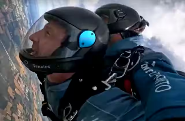 un patto 232 un patto il principe harry si lancia col paracadute in canada per mantenere una promessa fatta a un veterano di 102 anni da Ilfattoquotidiano.it un patto 232 un patto il principe harry si lancia col paracadute in canada per mantenere una promessa fatta a un veterano di 102 anni