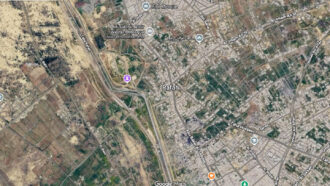 Copertina di Un’enorme distesa di macerie: le nuove immagini satellitari di Gaza mostrano la città di Rafah rasa al suolo – video
