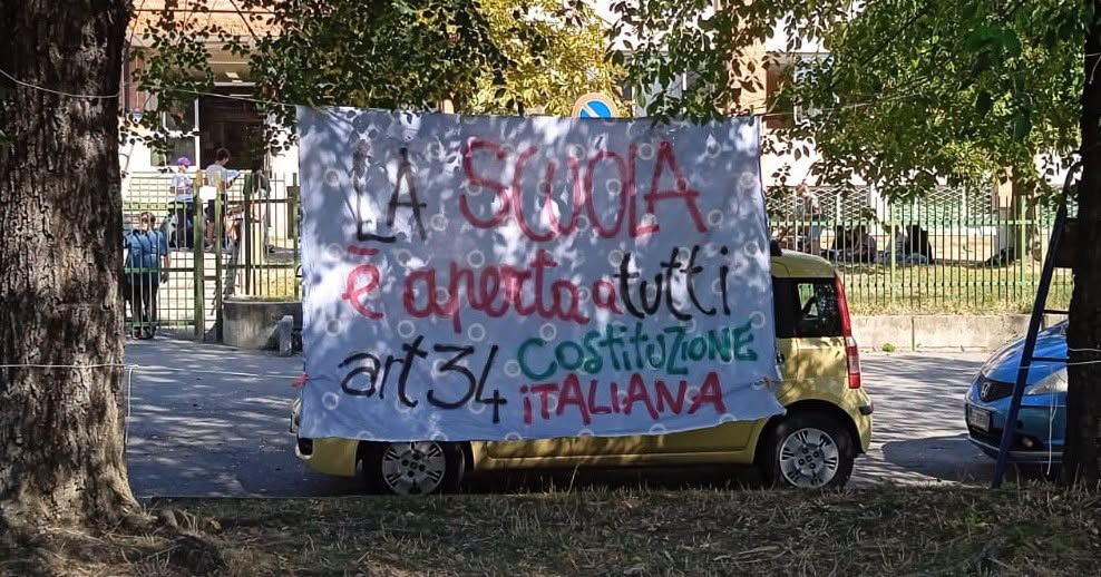 la scuola 232 aperta a tutti lo striscione affisso a pinerolo e rimosso dai carabinieri 232 tornato dov8217era da Ilfattoquotidiano.it la scuola 232 aperta a tutti lo striscione affisso a pinerolo e rimosso dai carabinieri 232 tornato dov8217era