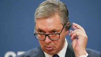 Copertina di Serbia, Vucic si dimette da presidente per candidarsi a premier: “Voglio competere come un uomo comune”