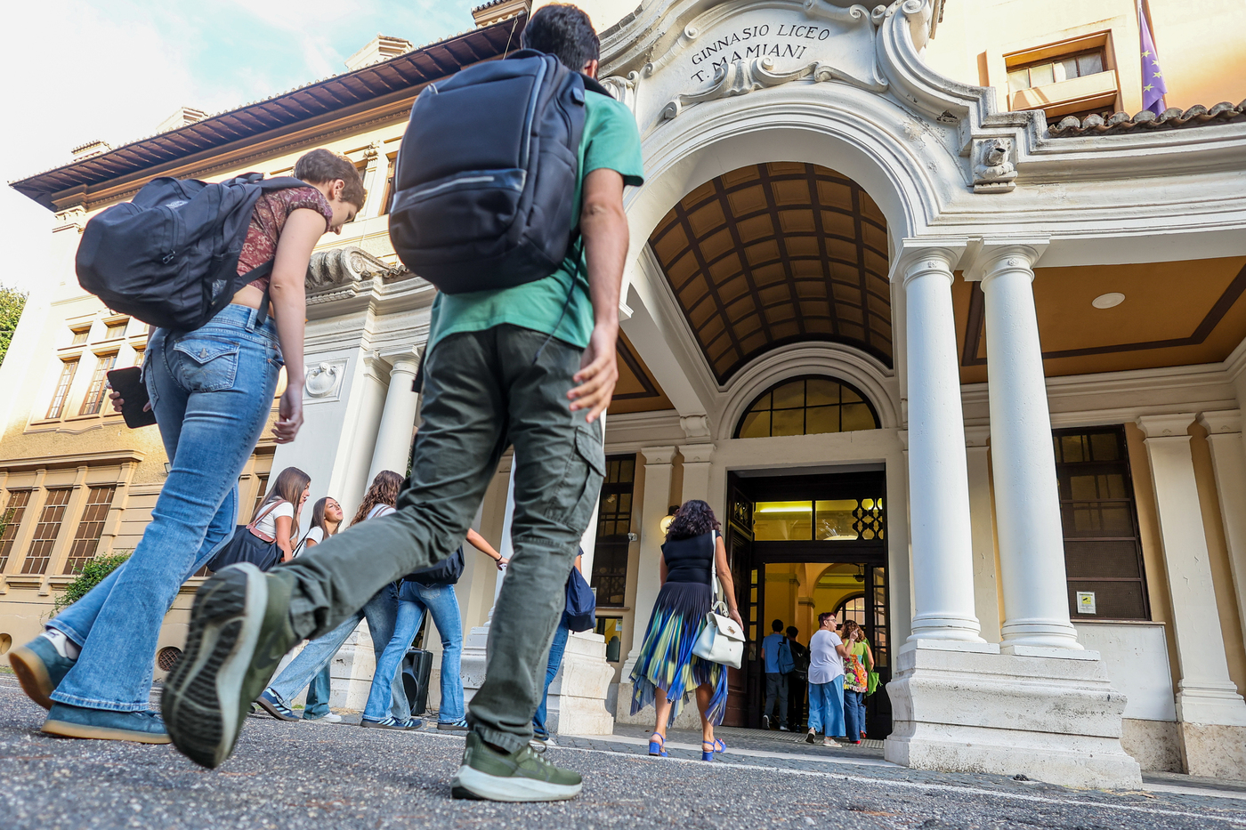 “Corsi gratuiti nei Cpia per i genitori che non parlano italiano? Nessuno ci ha interpellato, già ora mancano posti e docenti”
