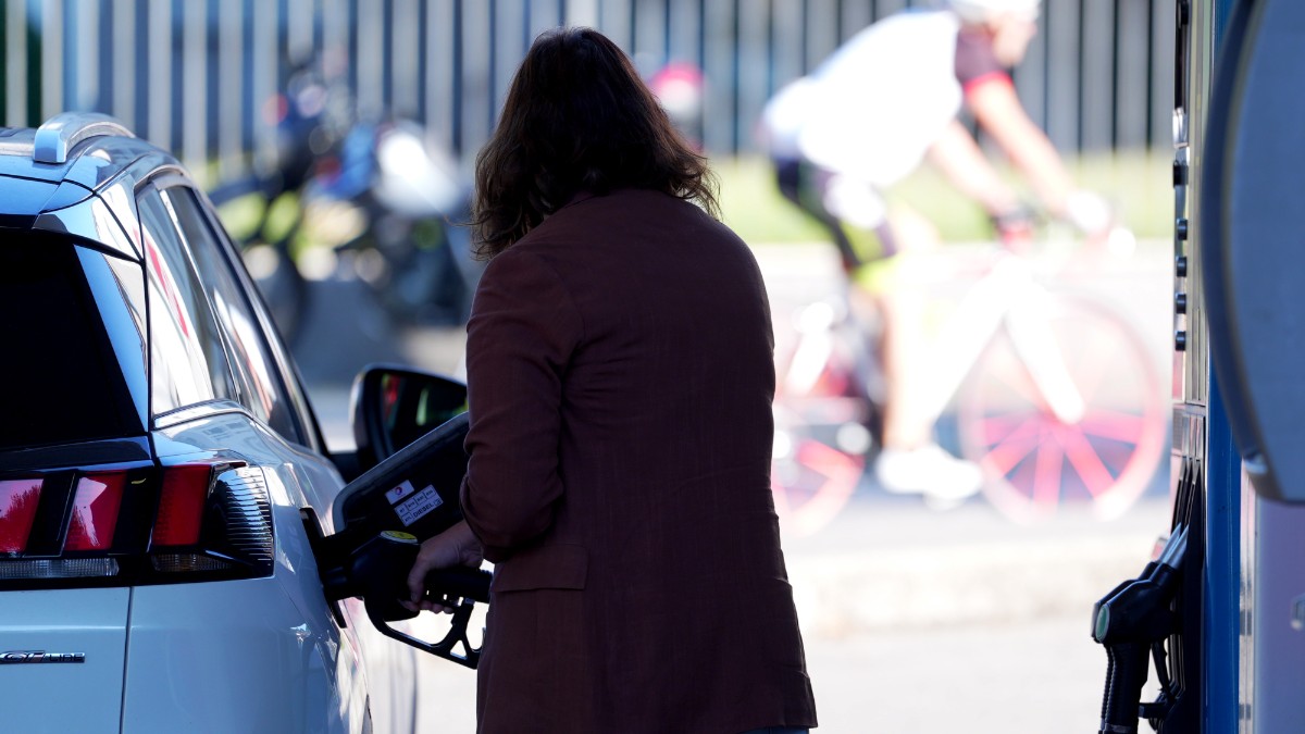 Q8 segue Eni e Ip: tetto ai carburanti da ottobre per un mese. Consumatori: “Gli sconti dimostrano gli ampi margini di profitto delle società. Sopra i 2 euro non si può cantare vittoria”