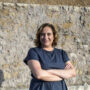 Copertina di Il caro affitti a Barcellona colpisce anche l’ex sindaca: “Costretta a cambiare casa, con un solo stipendio è insostenibile”