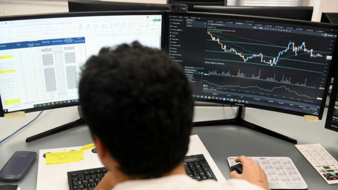 Lo spread Btp-Bund oltre quota 100: è il livello più alto da fine maggio 2025. Rendimenti ai massimi da tre anni