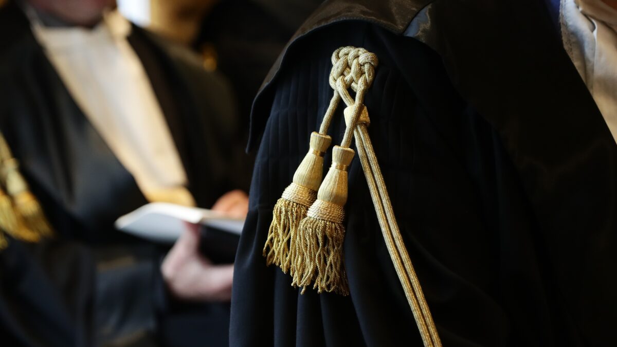 mostrava i genitali e si masturbava di fronte a una 18enne giudice sospeso dal csm lui solo frasi volgari mi scuso da Ilfattoquotidiano.it mostrava i genitali e si masturbava di fronte a una 18enne giudice sospeso dal csm lui solo frasi volgari mi scuso