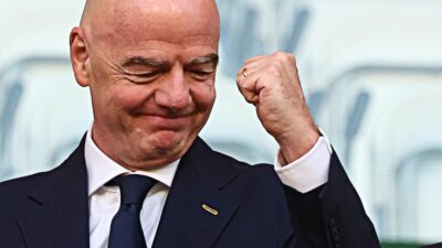 Copertina di Infantino dichiara guerra all’Europa e porta la Fifa in tribunale contro l’Uefa: l’accusa di “campagna di disinformazione”