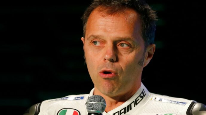 “Mi sono lanciato dalla camera, ho saltato la ringhiera e son volato in piscina. Ma Valentino non mi ha mai dato il milione”: il racconto di Capirossi