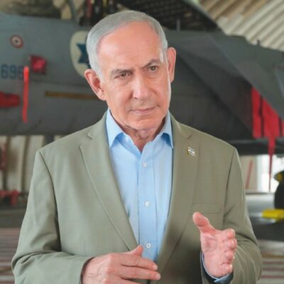 Copertina di 7 ottobre, Netanyahu querela tutti e avvisa: “Preparano attacchi”