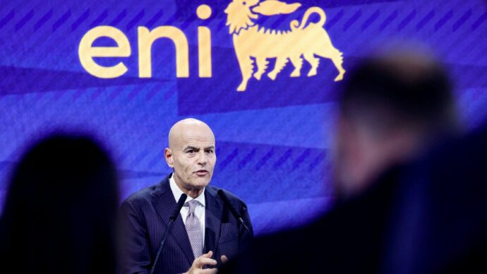Eni, il fuori tutto dopo i carburanti: “Vi scontiamo il 30% su gas e luce”