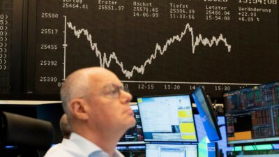 Copertina di Spread a quota 100 e rendimenti in rialzo: BTp sotto pressione